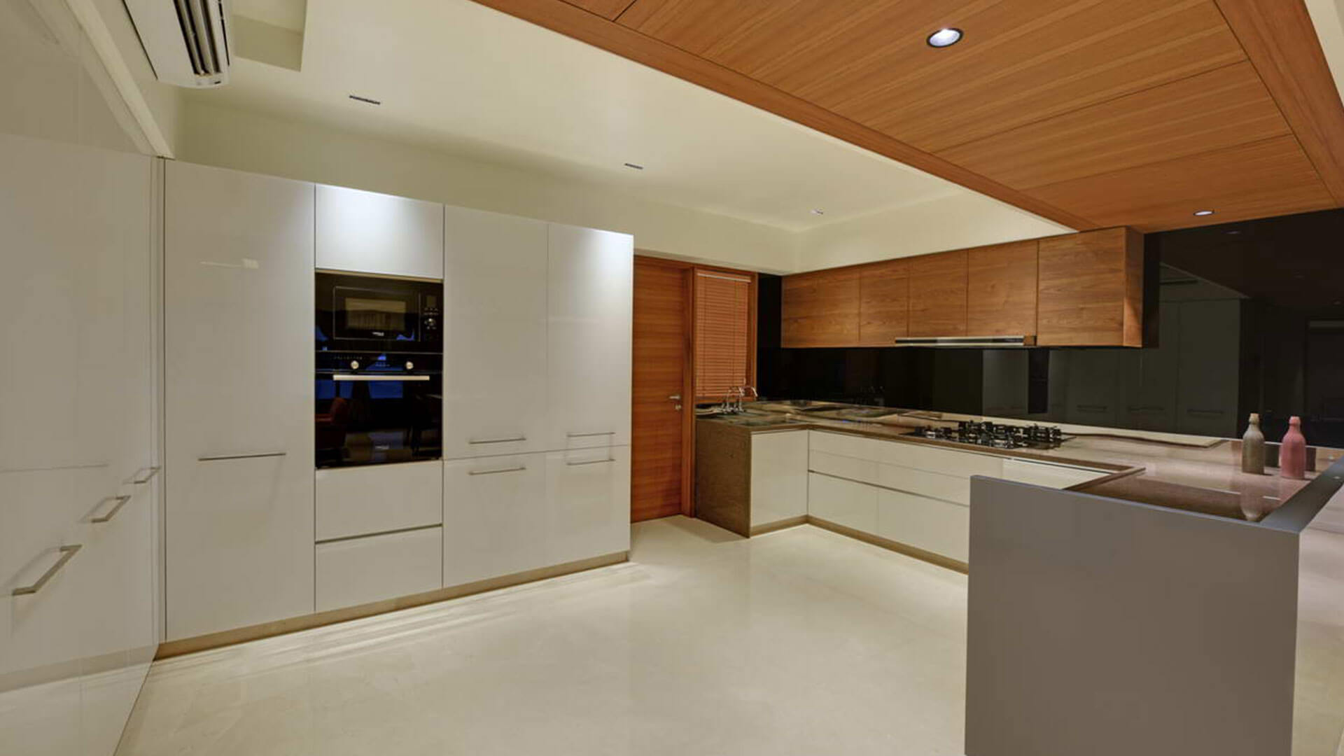  The luxurious kitchen area of Arista Buildcon-Eminence24
